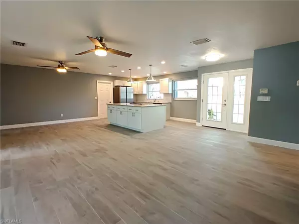 Cape Coral, FL 33904,424 Bayshore DR