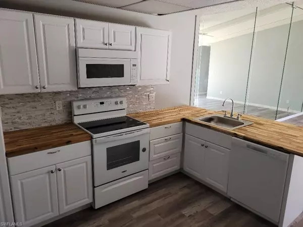 North Fort Myers, FL 33917,5629 Foxlake DR