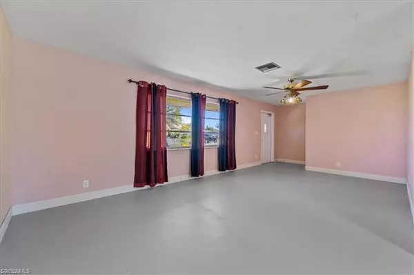 North Fort Myers, FL 33917,1387 Sunrise DR