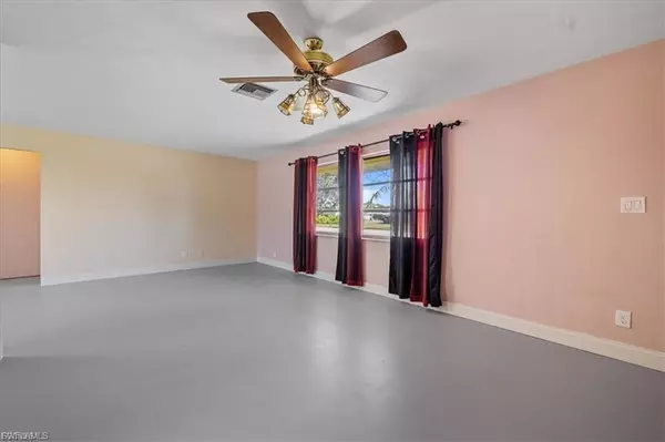 North Fort Myers, FL 33917,1387 Sunrise DR