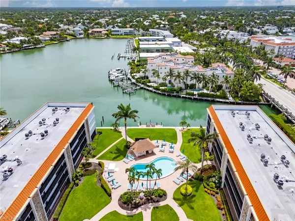 Naples, FL 34103,2900 Gulf Shore BLVD N #111