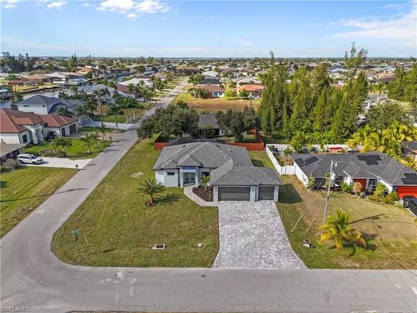 142 SW 33rd PL, Cape Coral, FL 33991