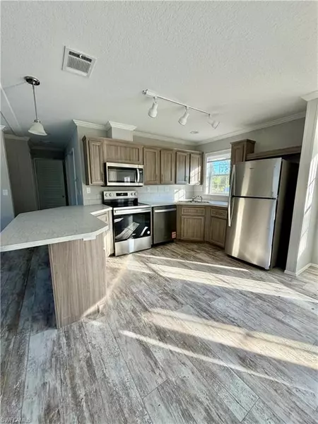 105 W Marimba CIR, Clewiston, FL 33440