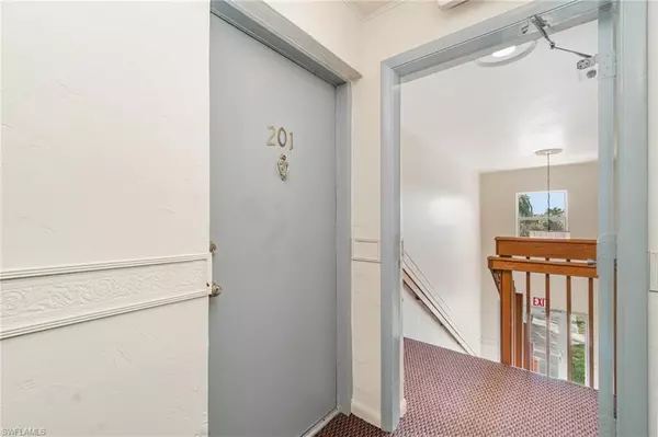 Cape Coral, FL 33904,4802 Tudor DR #201