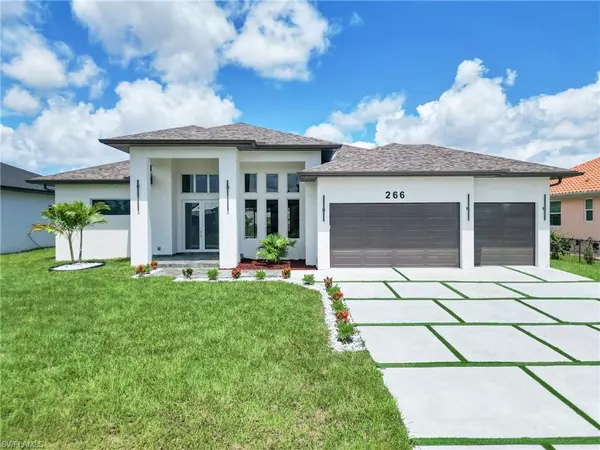 266 W Pine Valley LN, Rotonda West, FL 33947