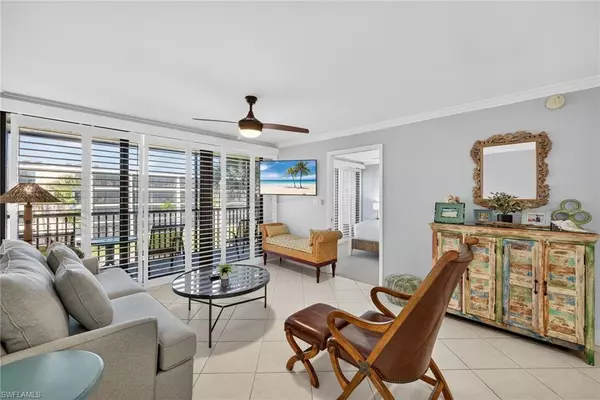 Sanibel, FL 33957,1501 Middle Gulf DR #305F