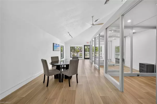 Sanibel, FL 33957,1101 Periwinkle WAY #D1