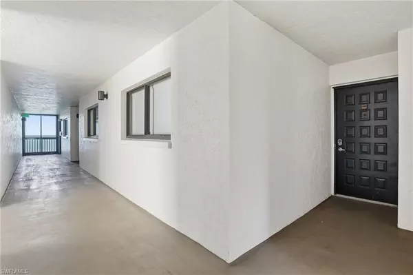 Fort Myers Beach, FL 33931,400 Lenell RD #706