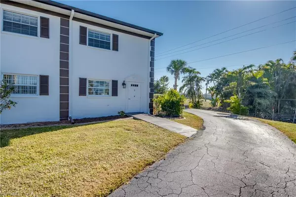 North Fort Myers, FL 33917,7001 New Post DR #4