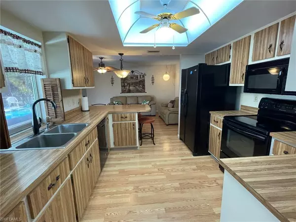 Cape Coral, FL 33990,2121 SE 8th TER