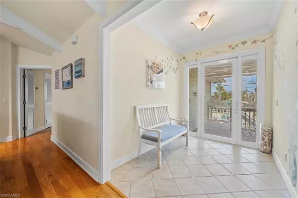 Sanibel, FL 33957,330 E Gulf DR