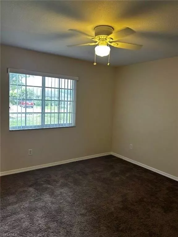 Cape Coral, FL 33990,717 SE 8th ST #1