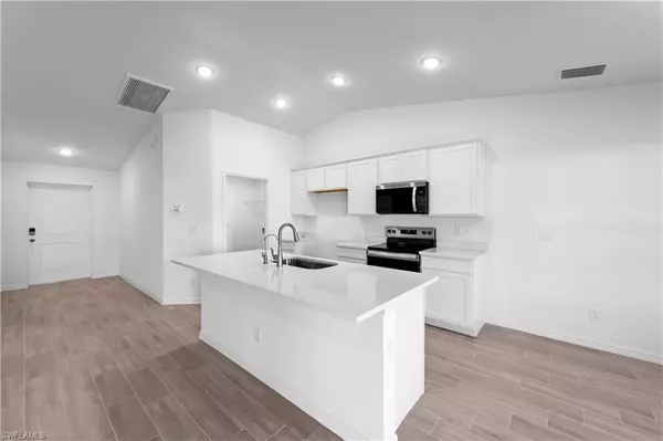 Cape Coral, FL 33993,121 NW 11th ST