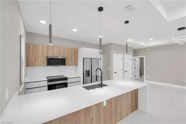 Lehigh Acres, FL 33971,2804 10th ST W