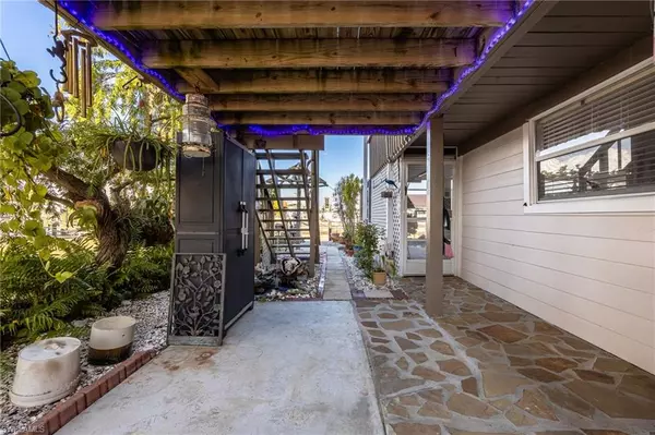 St. James City, FL 33956,3374 York RD