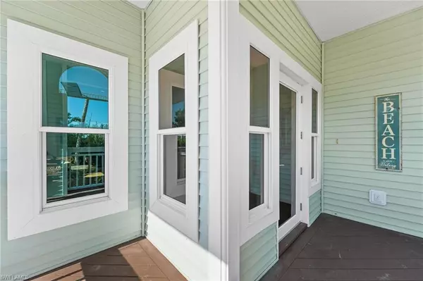 Sanibel, FL 33957,241 Violet DR