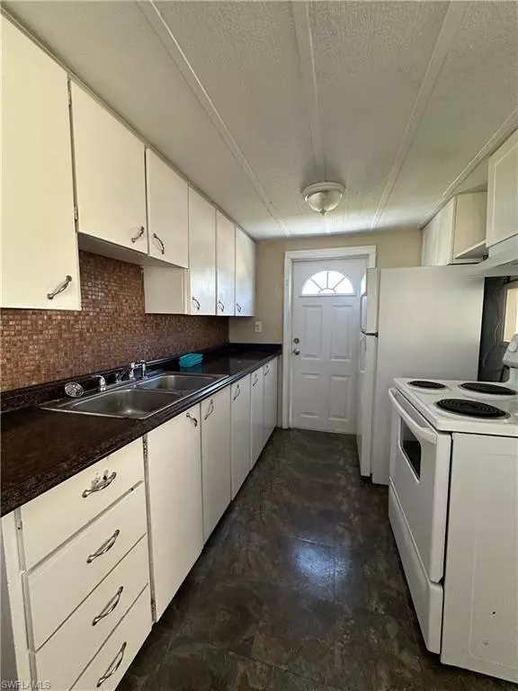 North Fort Myers, FL 33917,333 Lantern LN