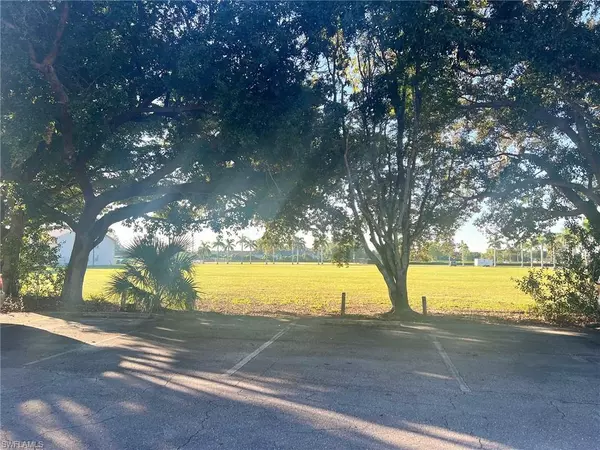 Fort Myers, FL 33907,1560 Colonial BLVD #134