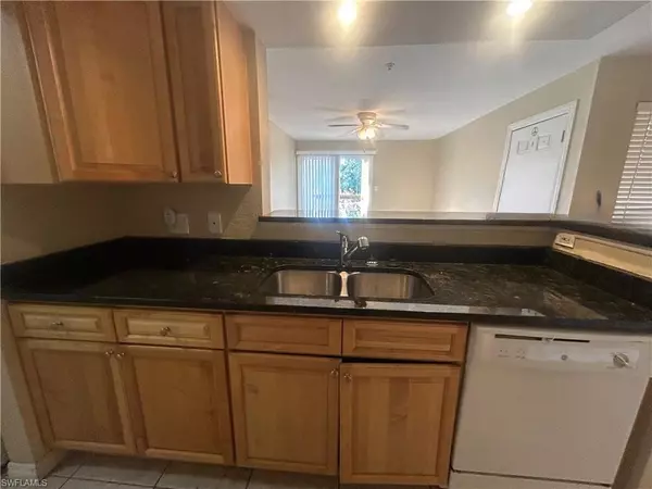 Fort Myers, FL 33916,2835 Winkler AVE #214