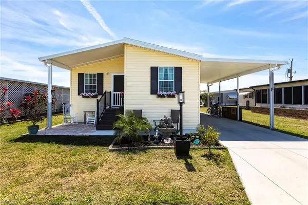 3152 Indian Village LN, North Fort Myers, FL 33917