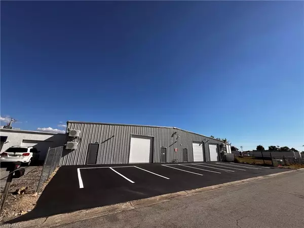 1105 SE 12th AVE #E, Cape Coral, FL 33990