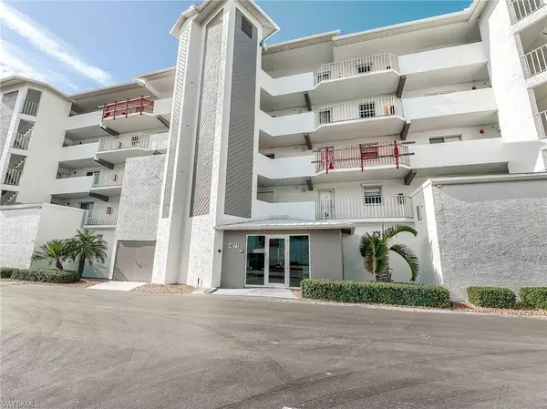 Fort Myers Beach, FL 33931,4571 Bay Beach LN #373