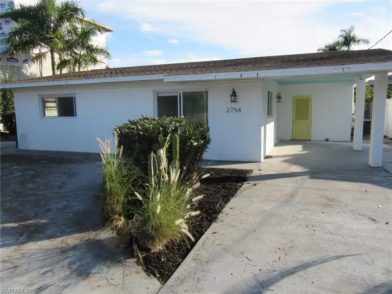 2754 Shoreview DR, Naples, FL 34112