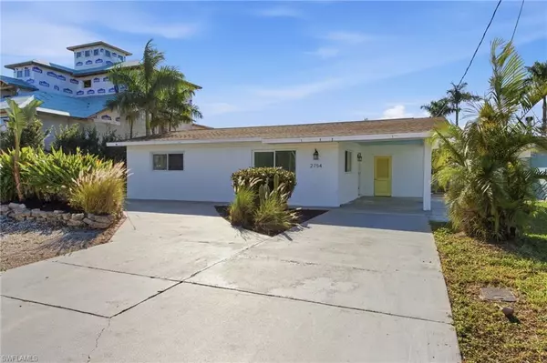 2754 Shoreview DR, Naples, FL 34112