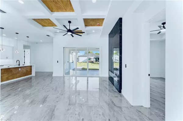 5230 3rd ST W, Lehigh Acres, FL 33971