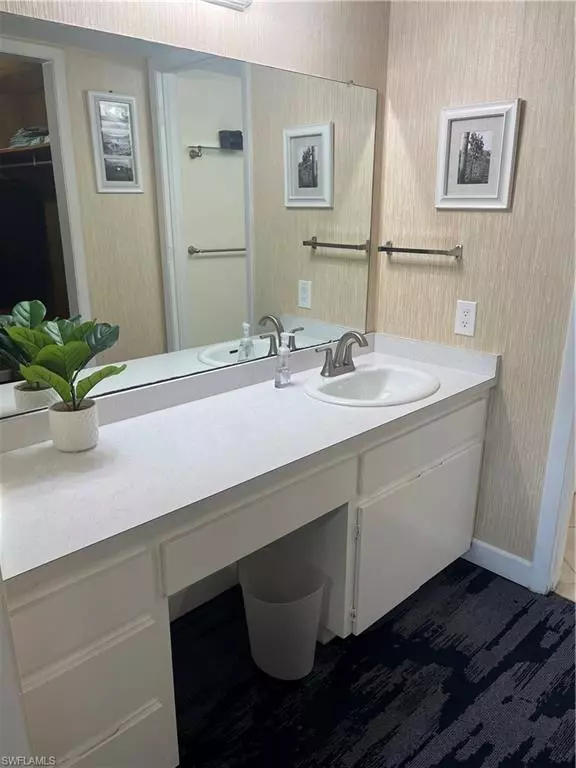 Fort Myers, FL 33907,1740 Pine Valley DR #205