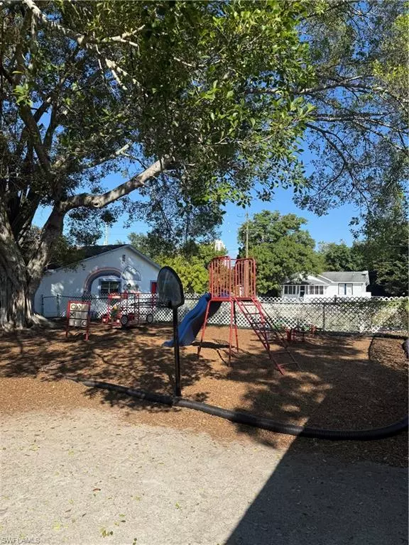 Fort Myers, FL 33916,3050 Michigan AVE