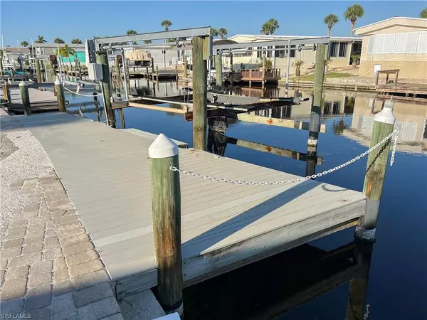 Fort Myers Beach, FL 33931,17851 Peppard DR