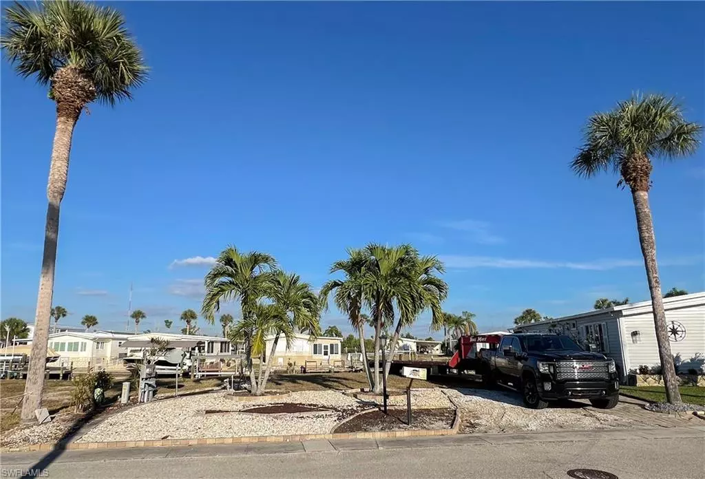 Fort Myers Beach, FL 33931,17851 Peppard DR