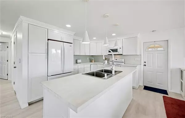 North Fort Myers, FL 33917,5560 Sir Walter WAY