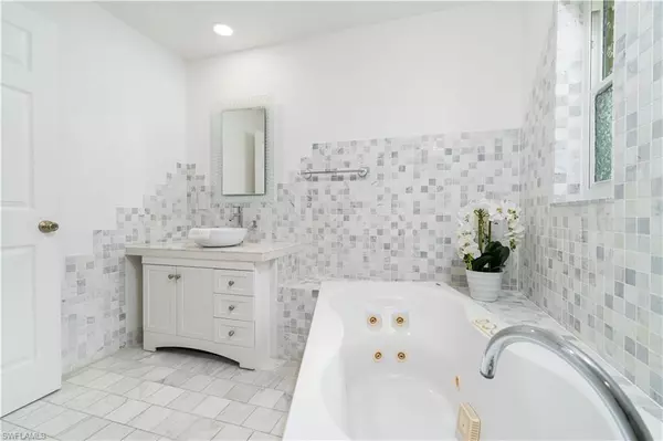 Cape Coral, FL 33993,304 NW 12th LN