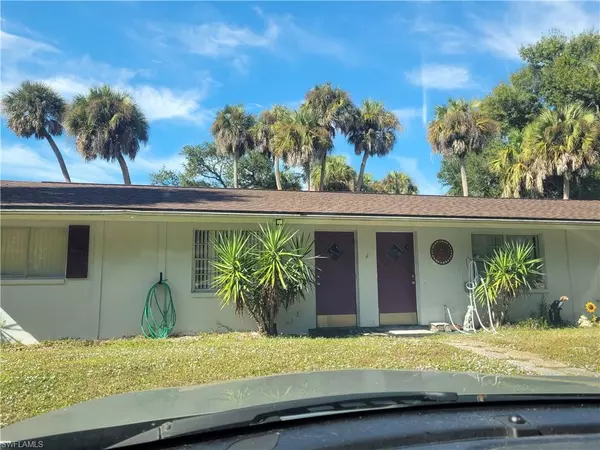 1865 Lavonia LN, North Fort Myers, FL 33917