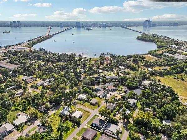 92 Oak ST, North Fort Myers, FL 33903