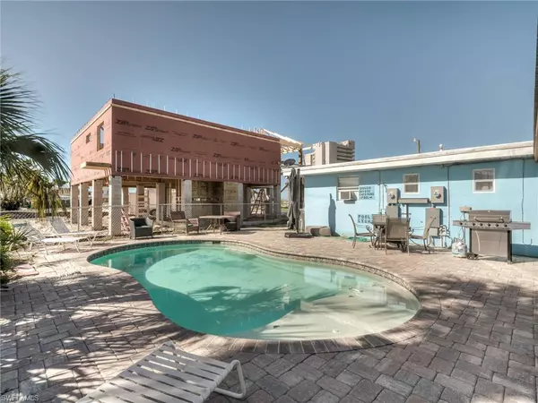 Fort Myers Beach, FL 33931,130-132 Delmar AVE