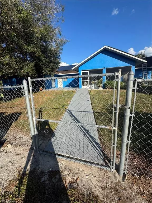 Naples, FL 34120,291 16th ST NE #1