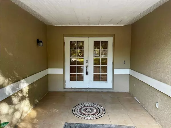 Naples, FL 34117,530 7th ST SW