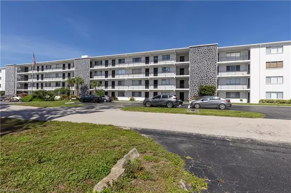 4906 Victoria DR #313, Cape Coral, FL 33904