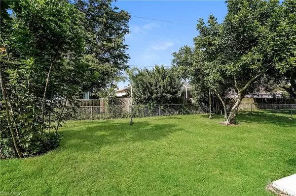 Cape Coral, FL 33991,525 SW 23rd TER