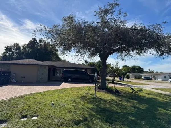Fort Myers, FL 33901,1736 Bonnie CT