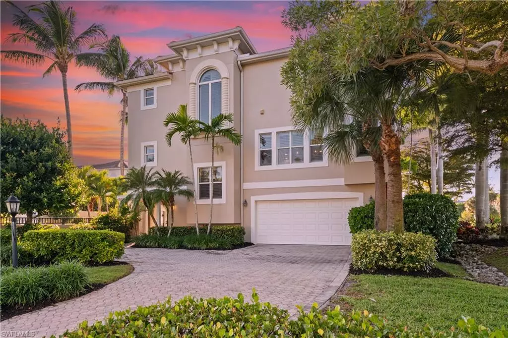 Naples, FL 34102,1104 6th ST S #1