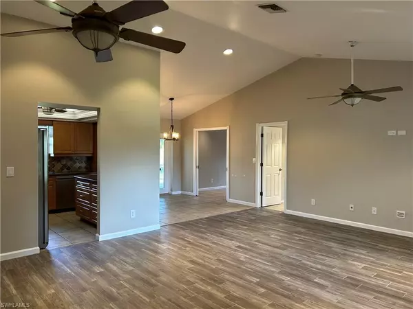 Cape Coral, FL 33990,717 SE 10th AVE