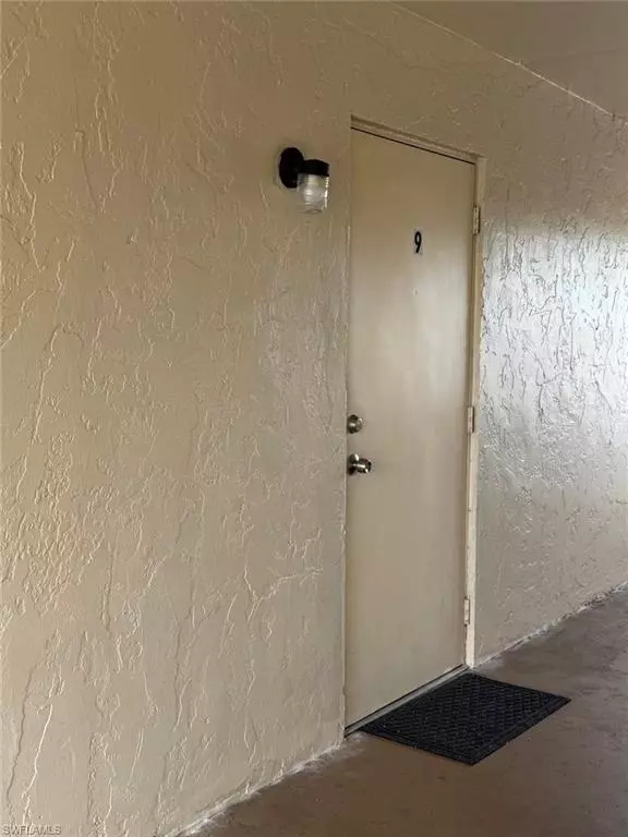 Cape Coral, FL 33904,4923 Vincennes CT #9