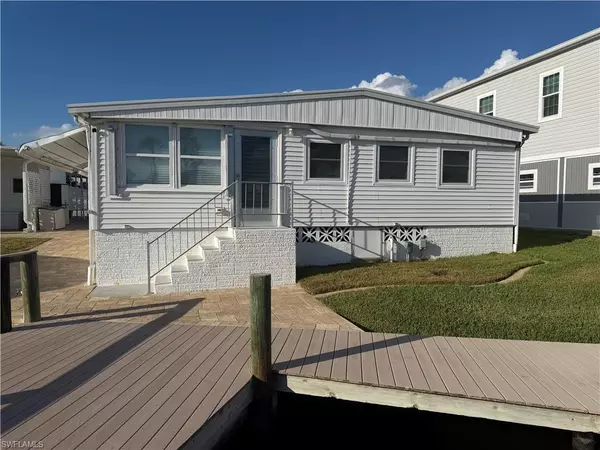 Fort Myers Beach, FL 33931,11391 Cypress LN