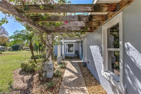 North Fort Myers, FL 33917,20051/071 Welborn RD