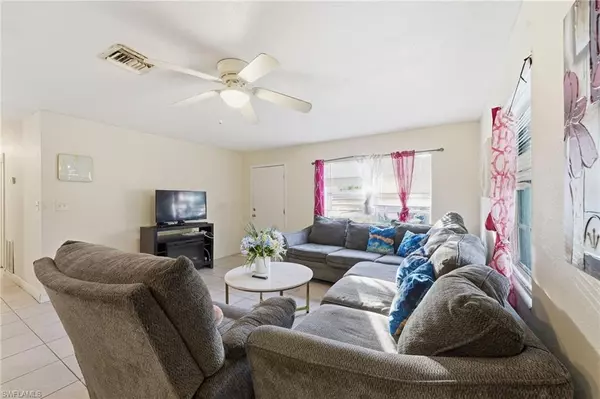 Fort Myers, FL 33916,2505 Henderson AVE