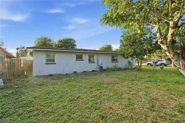 Fort Myers, FL 33916,2505 Henderson AVE